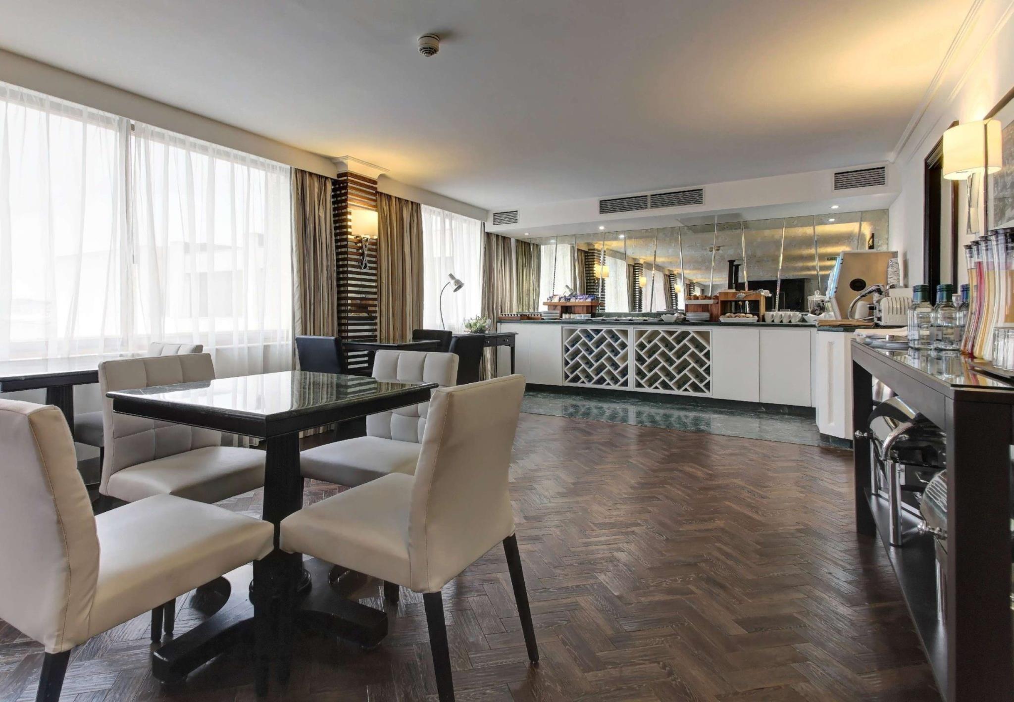 Renaissance London Heathrow Hotel